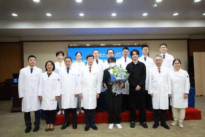 知名歌手在浙江接受心肝移植手術(shù)今天出院！本人發(fā)長文：感謝祖國感謝杭州(圖2)